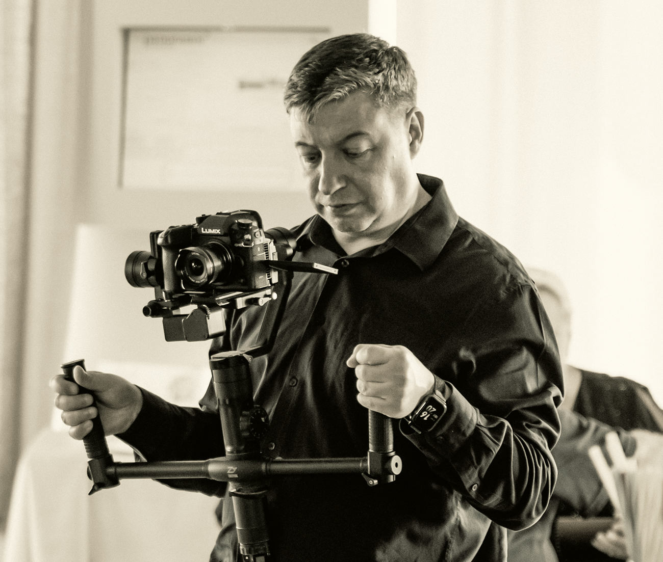 videograf filmând dansul mirilor, nuntă Iași